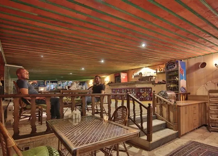 Otel El Nazar And Cave